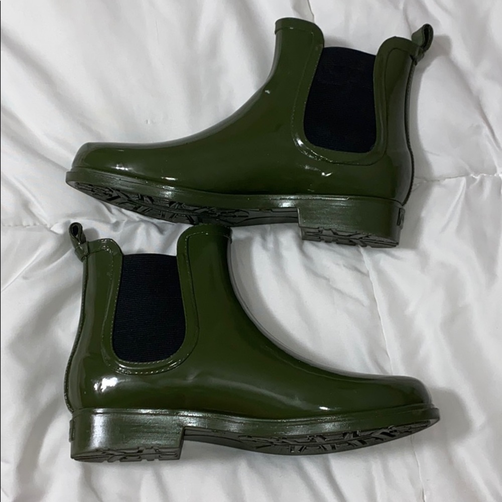 NWOT rubber Chelsea boots
